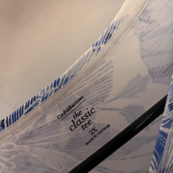 Chico's Blue Floral Women's Top - Picture 4 of 4